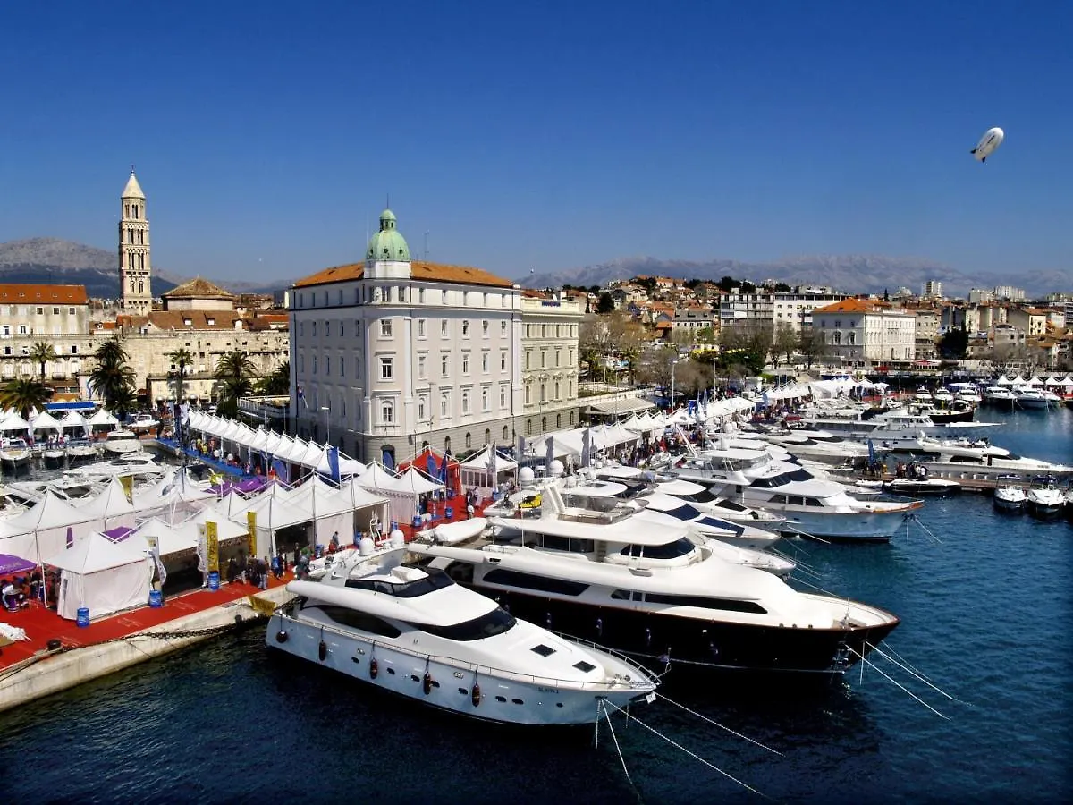 Diva Apartment With Free Private Parking Split